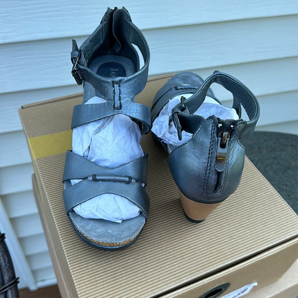 Bussola pewter sandals